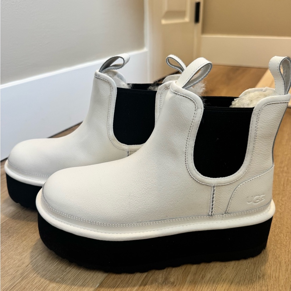 UGG White and Black Platform Chelsea Boots - NWOT - Never worn